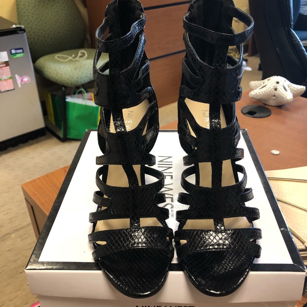 Black Nine West Allclearo Size 9/12 Sandals
